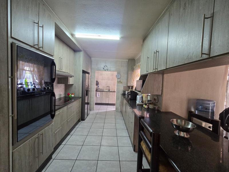 3 Bedroom Property for Sale in Helikonpark Gauteng