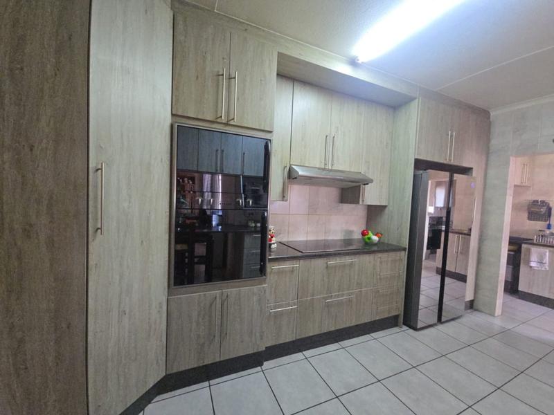 3 Bedroom Property for Sale in Helikonpark Gauteng