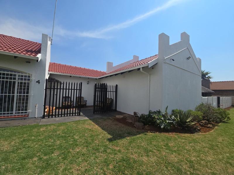 3 Bedroom Property for Sale in Helikonpark Gauteng
