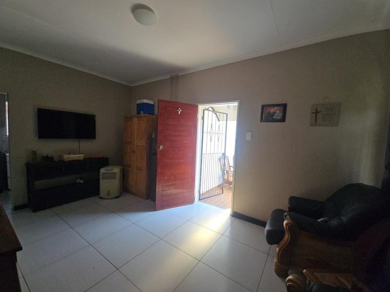 3 Bedroom Property for Sale in Helikonpark Gauteng