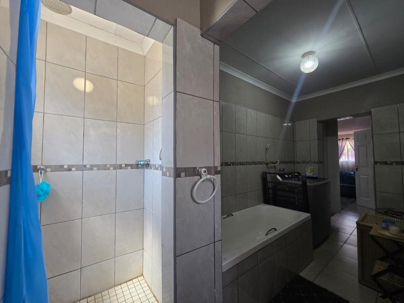 3 Bedroom Property for Sale in Helikonpark Gauteng