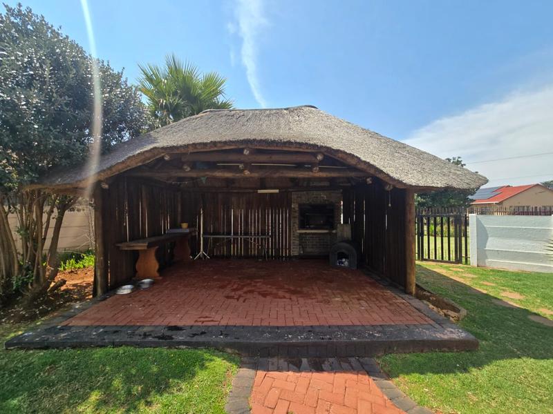 3 Bedroom Property for Sale in Helikonpark Gauteng