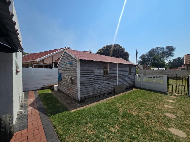 3 Bedroom Property for Sale in Helikonpark Gauteng