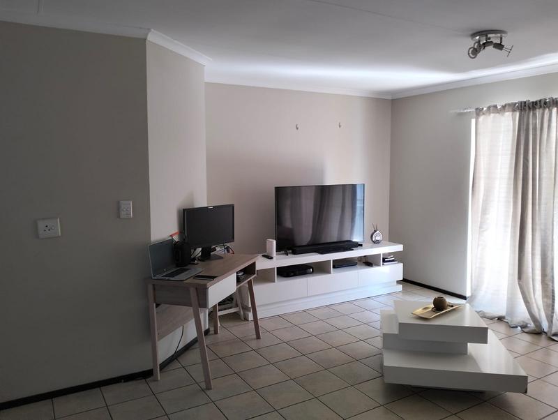 2 Bedroom Property for Sale in Bardene Gauteng