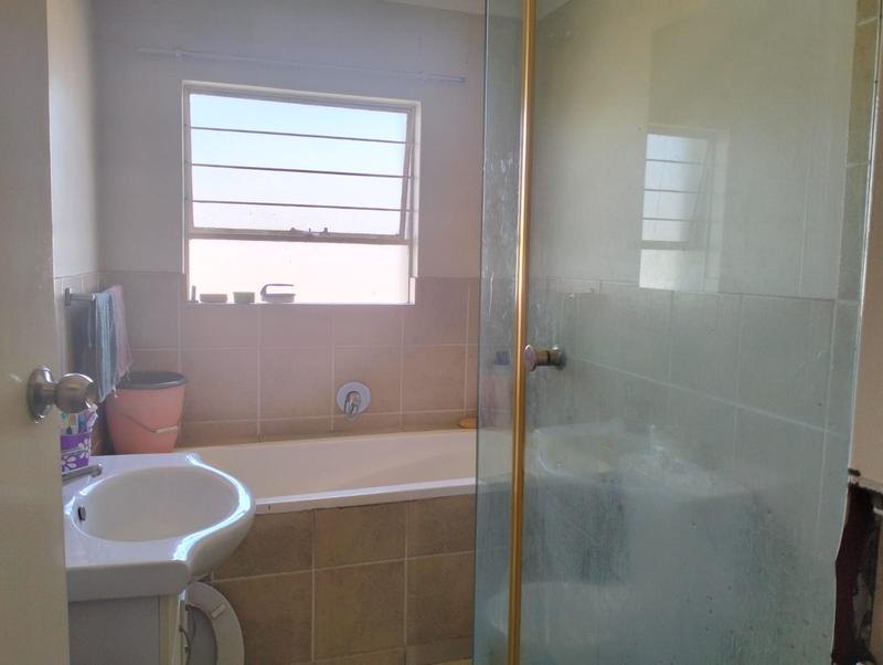 2 Bedroom Property for Sale in Bardene Gauteng