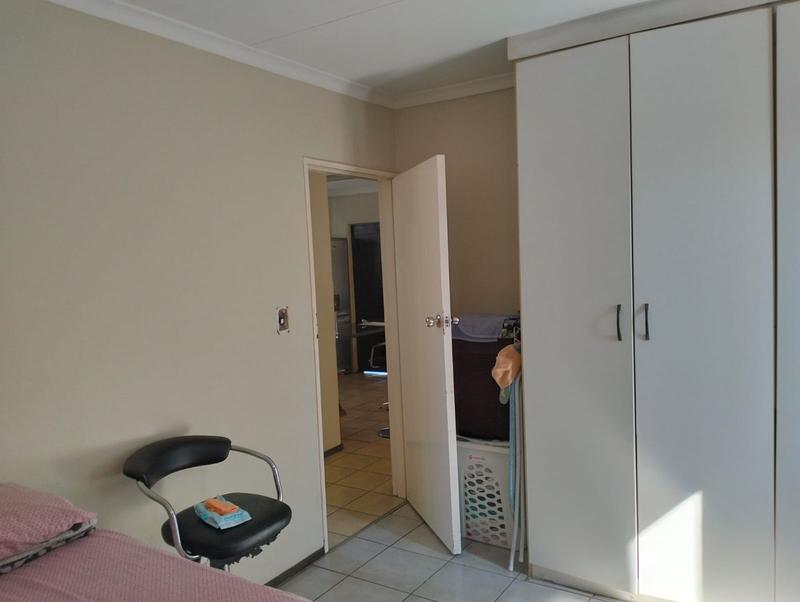 2 Bedroom Property for Sale in Bardene Gauteng