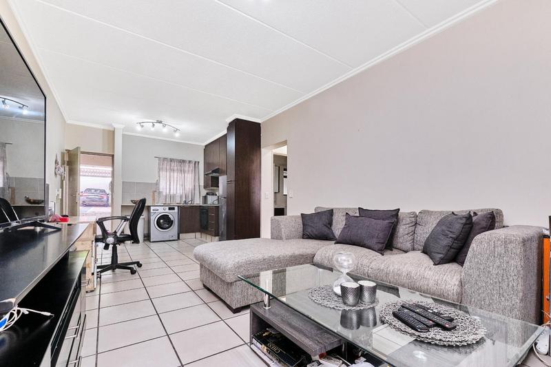 To Let 1 Bedroom Property for Rent in Lonehill Gauteng