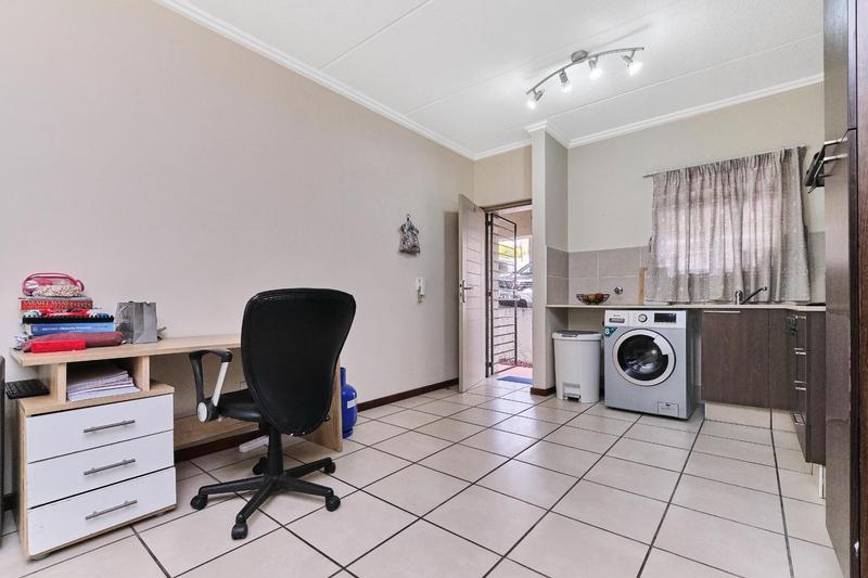 To Let 1 Bedroom Property for Rent in Lonehill Gauteng
