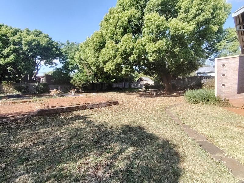 To Let 5 Bedroom Property for Rent in Valhalla Gauteng