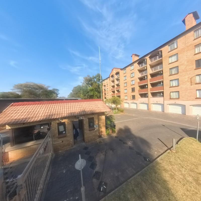2 Bedroom Property for Sale in Die Hoewes Gauteng