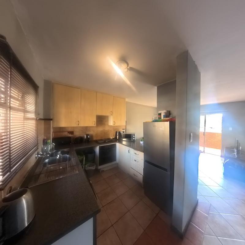 2 Bedroom Property for Sale in Die Hoewes Gauteng