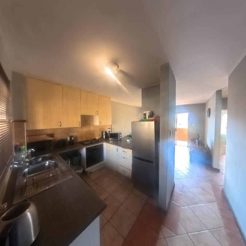 2 Bedroom Property for Sale in Die Hoewes Gauteng