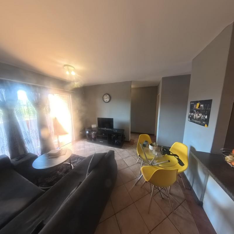 2 Bedroom Property for Sale in Die Hoewes Gauteng