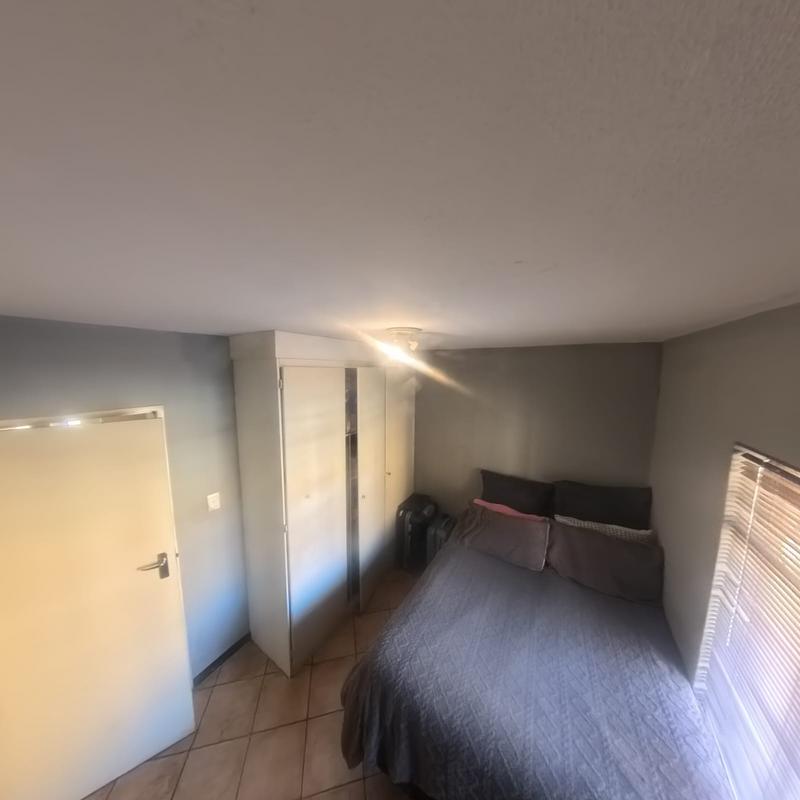 2 Bedroom Property for Sale in Die Hoewes Gauteng
