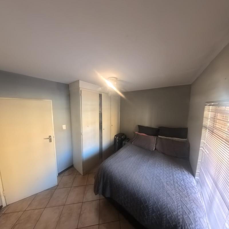 2 Bedroom Property for Sale in Die Hoewes Gauteng