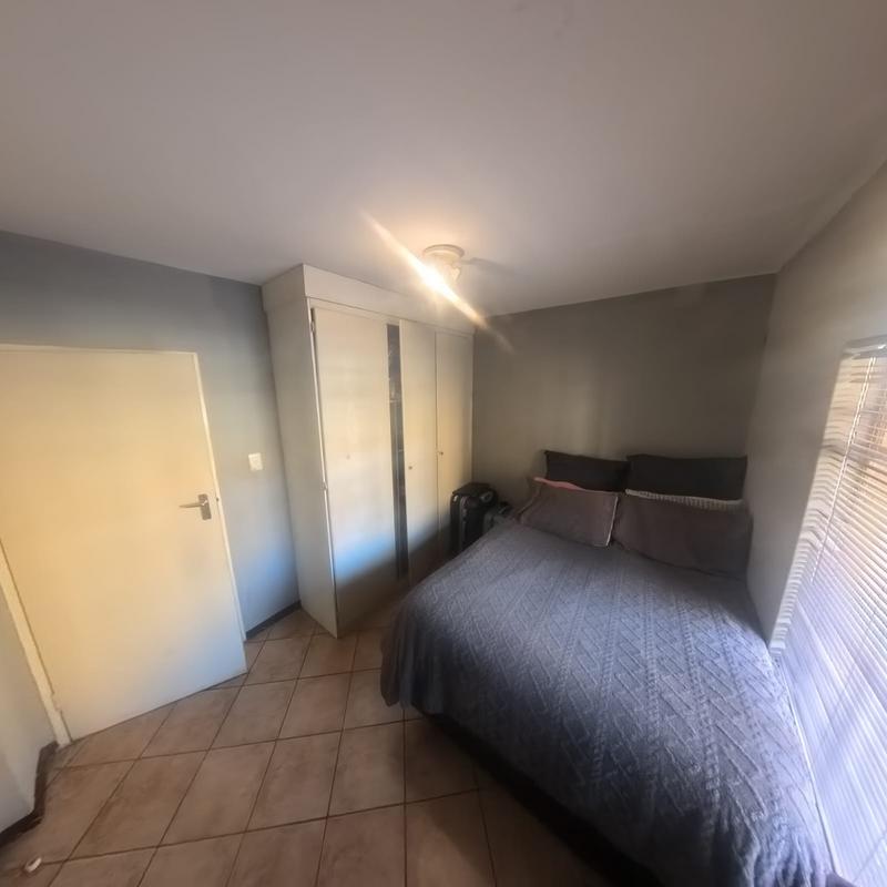 2 Bedroom Property for Sale in Die Hoewes Gauteng