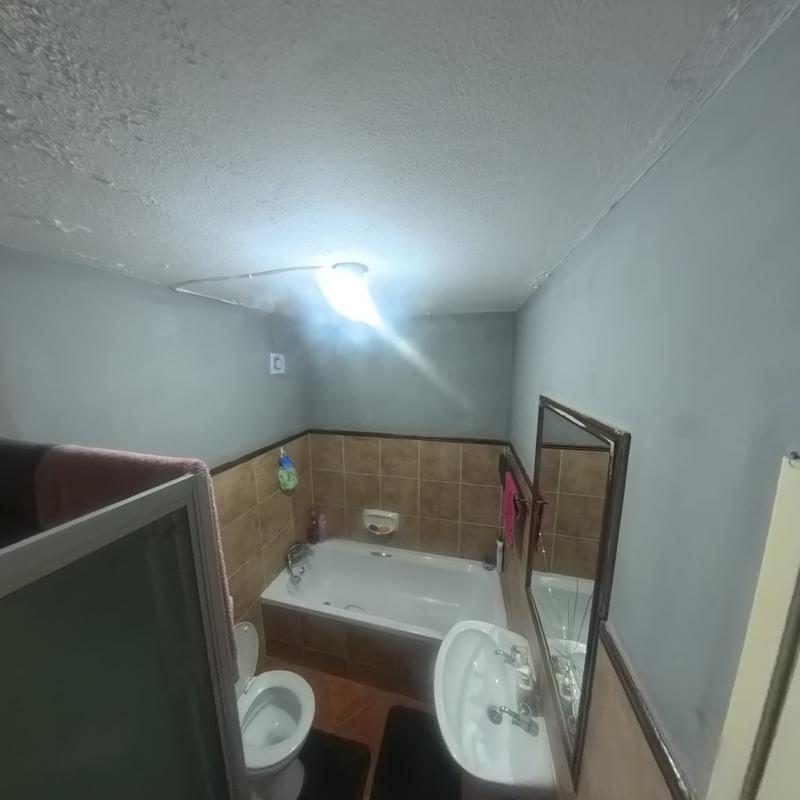 2 Bedroom Property for Sale in Die Hoewes Gauteng