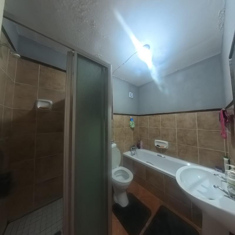2 Bedroom Property for Sale in Die Hoewes Gauteng