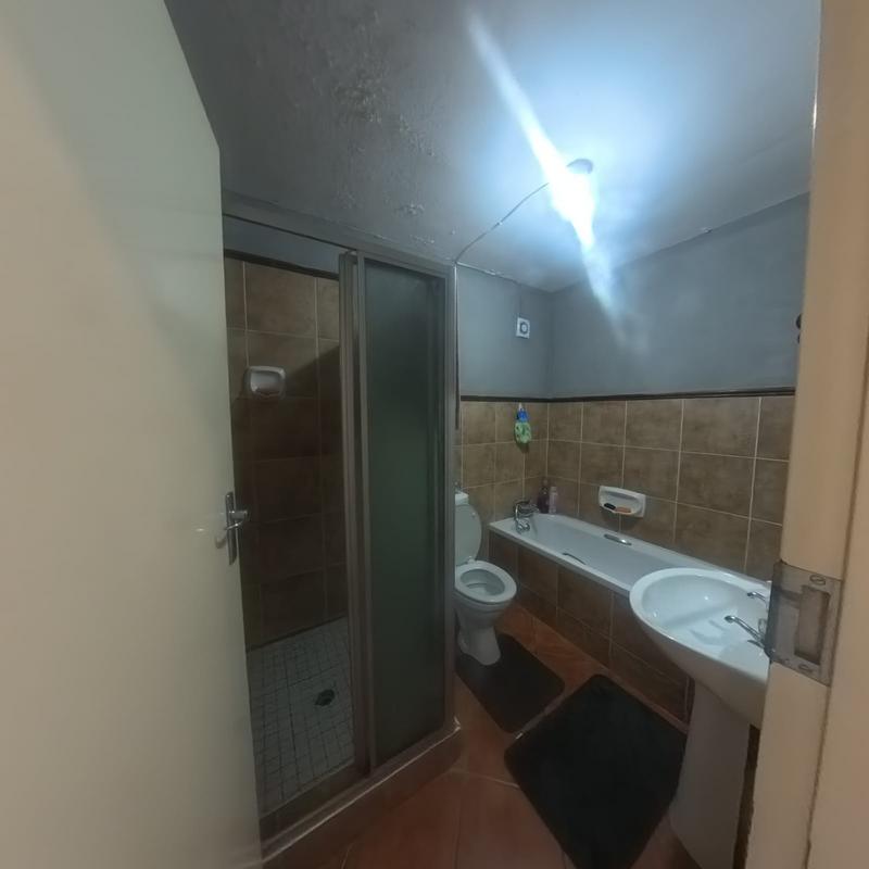 2 Bedroom Property for Sale in Die Hoewes Gauteng