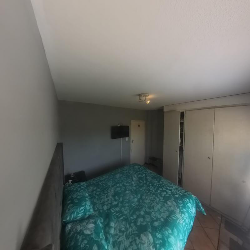 2 Bedroom Property for Sale in Die Hoewes Gauteng