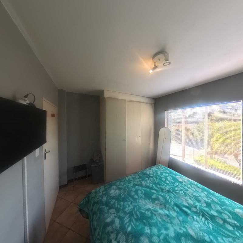 2 Bedroom Property for Sale in Die Hoewes Gauteng