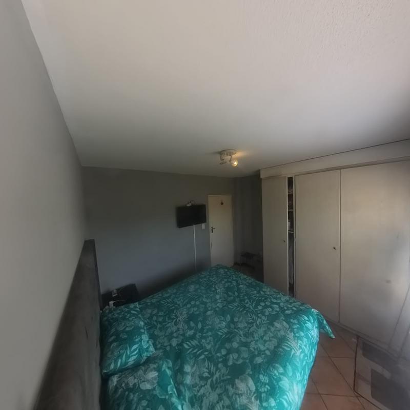 2 Bedroom Property for Sale in Die Hoewes Gauteng