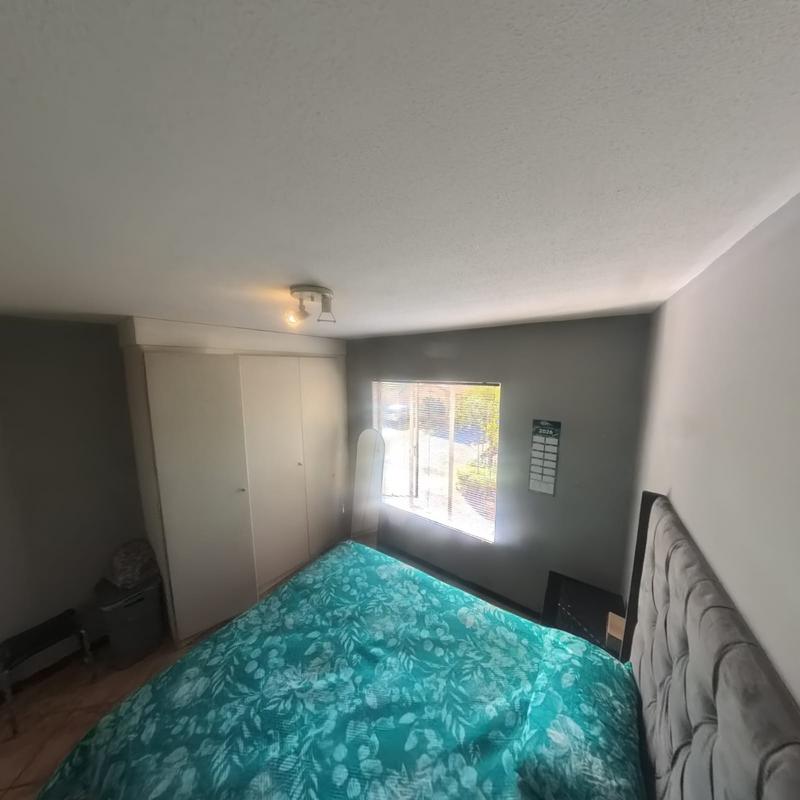 2 Bedroom Property for Sale in Die Hoewes Gauteng