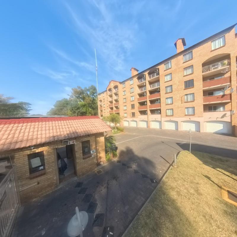 2 Bedroom Property for Sale in Die Hoewes Gauteng