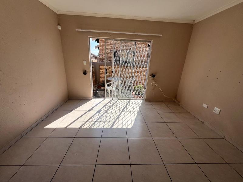 2 Bedroom Property for Sale in Greenhills Gauteng