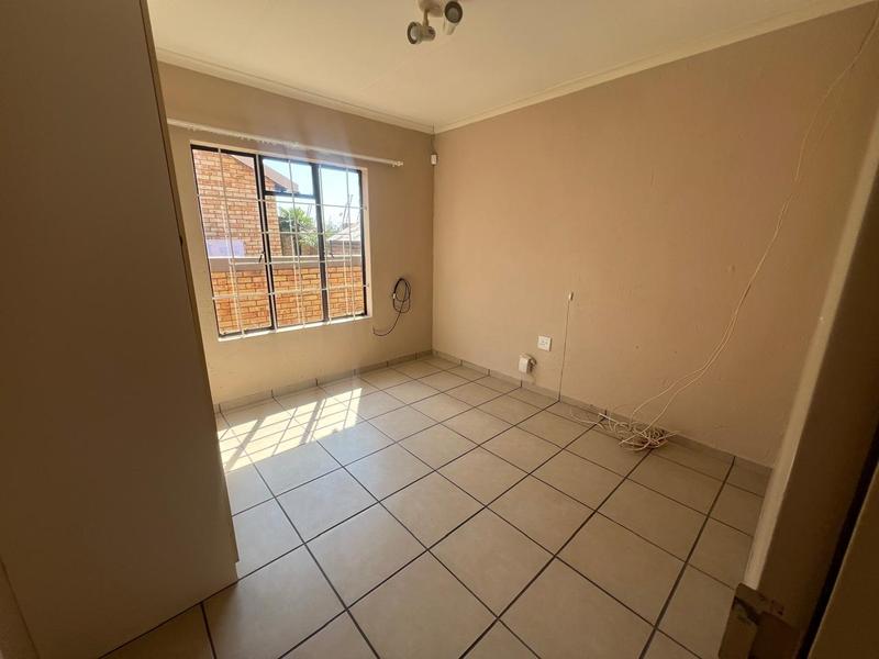 2 Bedroom Property for Sale in Greenhills Gauteng