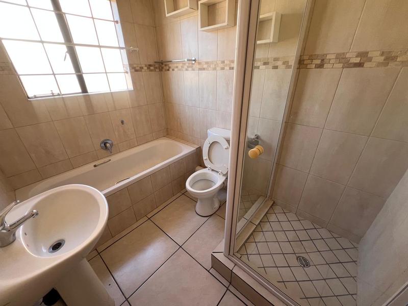 2 Bedroom Property for Sale in Greenhills Gauteng