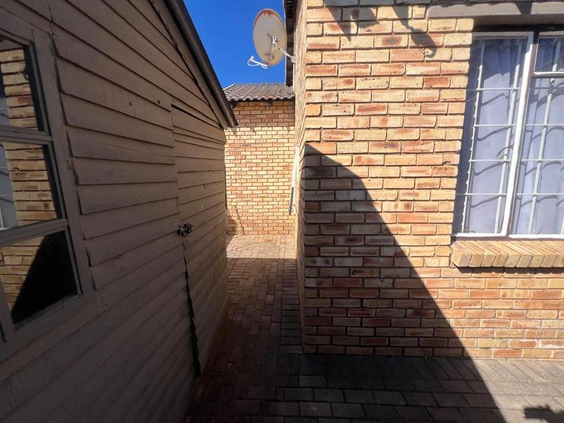 2 Bedroom Property for Sale in Greenhills Gauteng