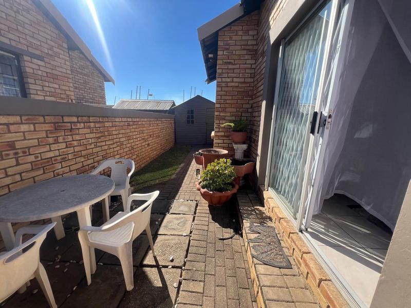 2 Bedroom Property for Sale in Greenhills Gauteng