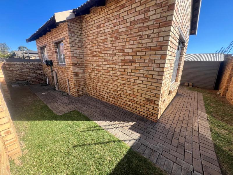 2 Bedroom Property for Sale in Greenhills Gauteng