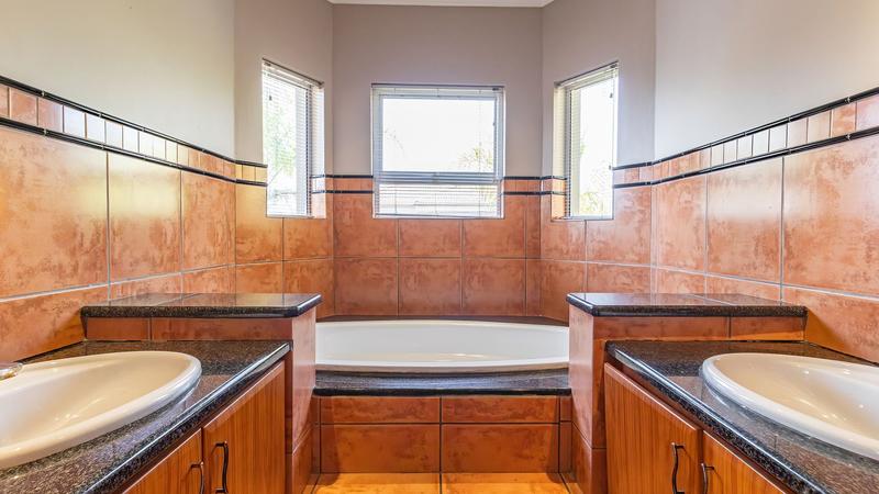 5 Bedroom Property for Sale in Centurion Golf Estate Gauteng