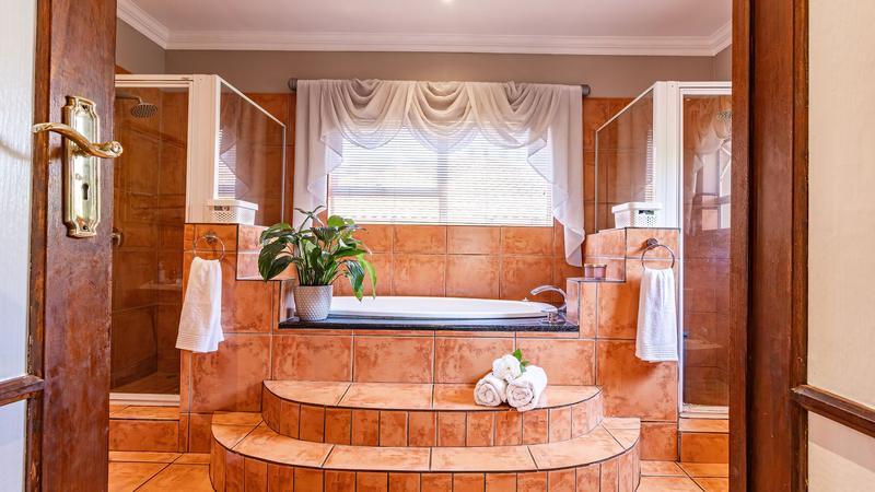 5 Bedroom Property for Sale in Centurion Golf Estate Gauteng