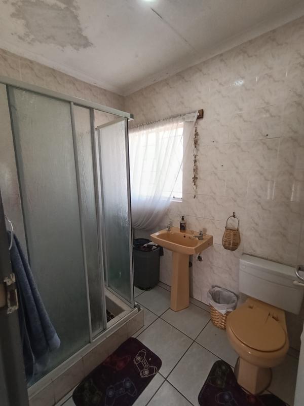 5 Bedroom Property for Sale in Brackendowns Gauteng