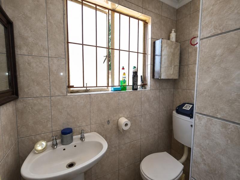 5 Bedroom Property for Sale in Brackendowns Gauteng