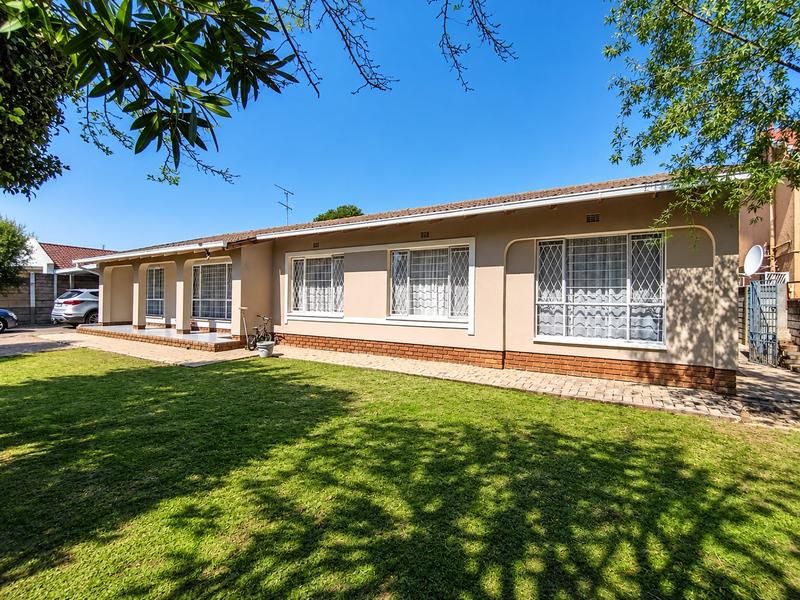5 Bedroom Property for Sale in Brackendowns Gauteng