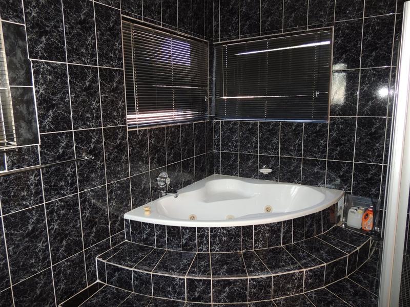 5 Bedroom Property for Sale in Amandasig Gauteng