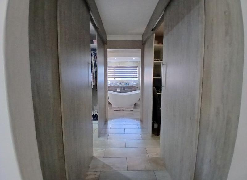 5 Bedroom Property for Sale in Doornpoort Gauteng