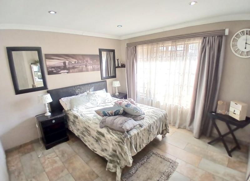 5 Bedroom Property for Sale in Doornpoort Gauteng