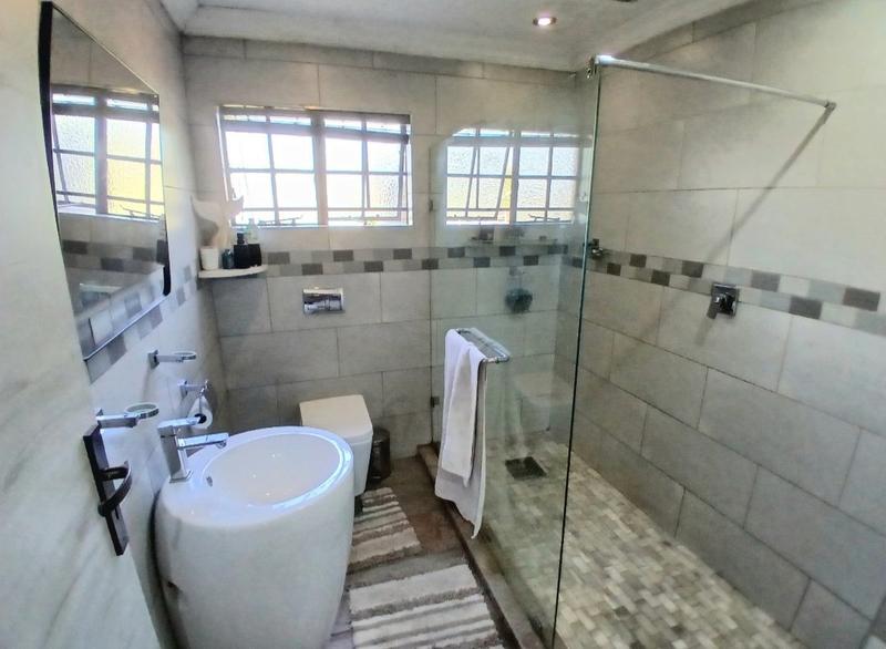 5 Bedroom Property for Sale in Doornpoort Gauteng
