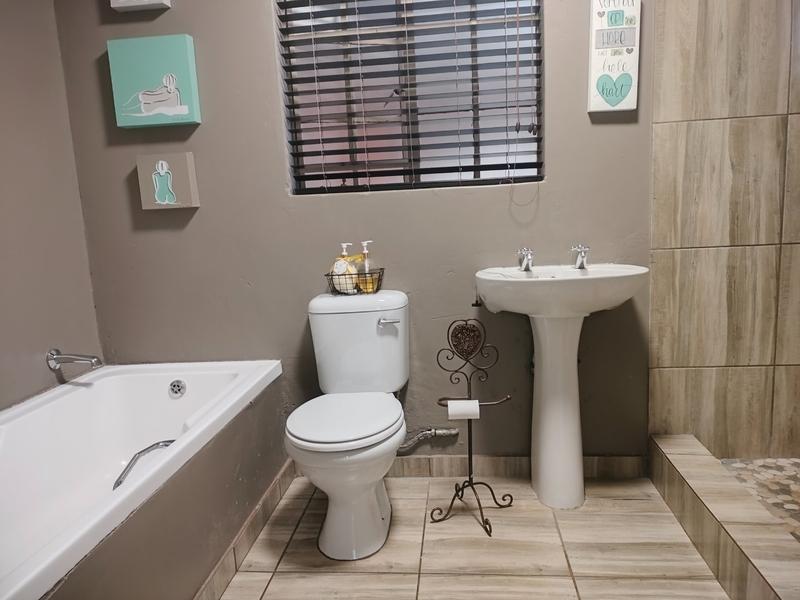 3 Bedroom Property for Sale in Dorandia Gauteng