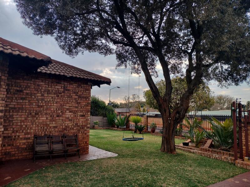 3 Bedroom Property for Sale in Dorandia Gauteng