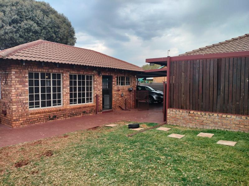 3 Bedroom Property for Sale in Dorandia Gauteng