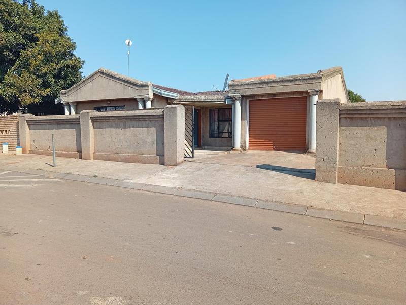 6 Bedroom Property for Sale in Tembisa Gauteng