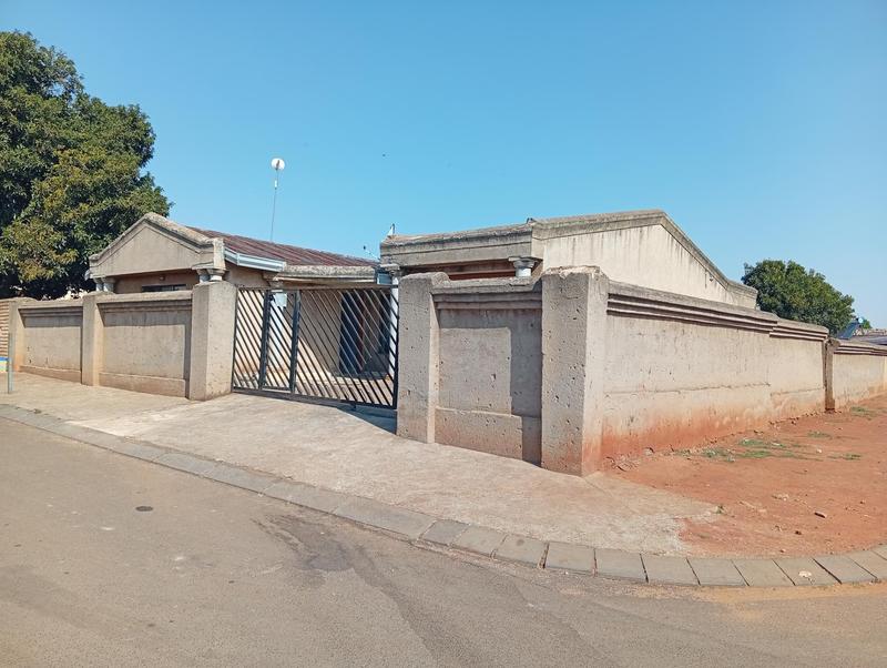 6 Bedroom Property for Sale in Tembisa Gauteng