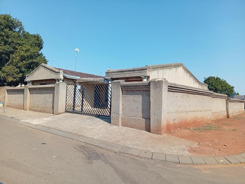 6 Bedroom Property for Sale in Tembisa Gauteng