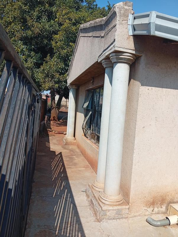 6 Bedroom Property for Sale in Tembisa Gauteng